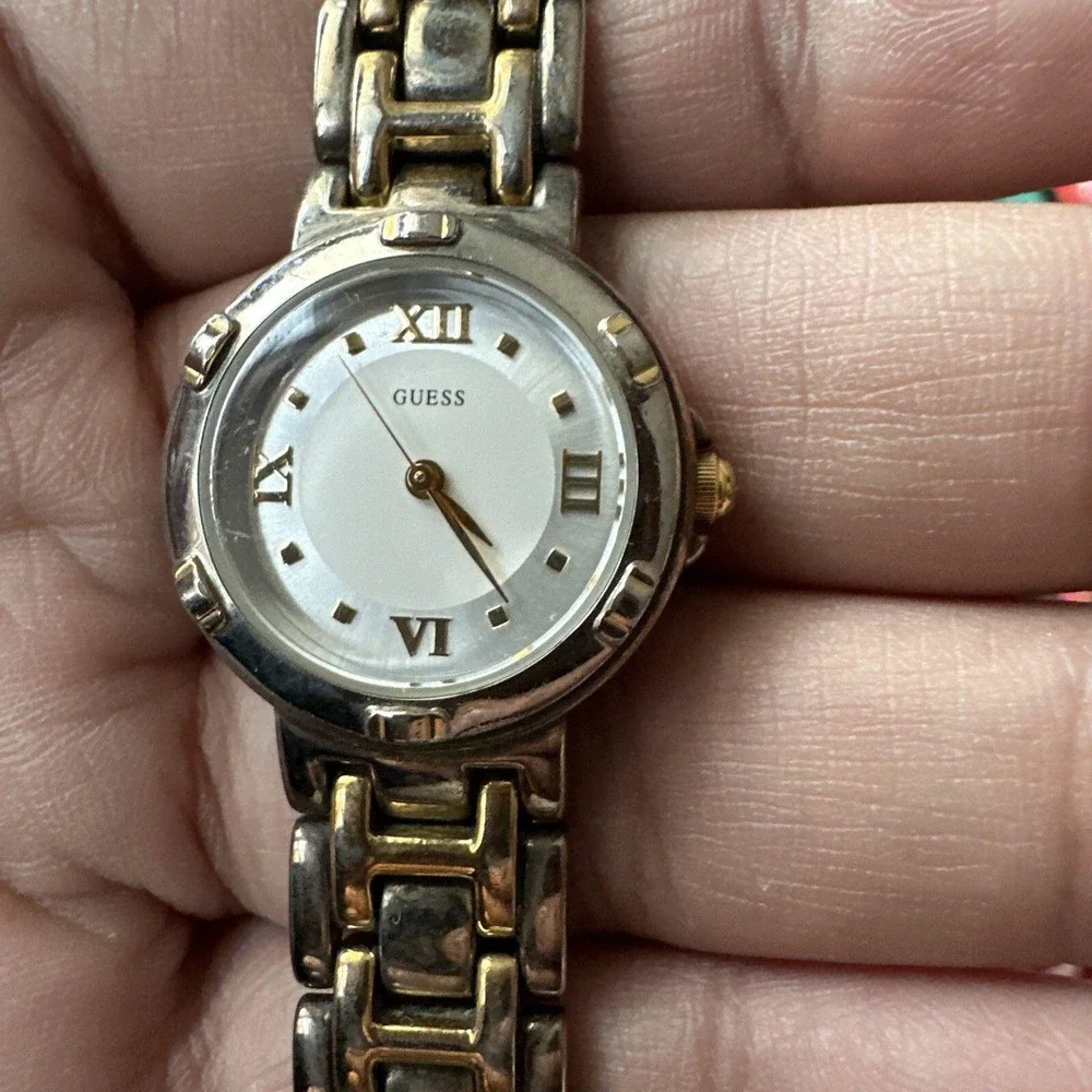 Running Guess Quartz Womens Watch Two tone‎ Silver/Gold Band For Small Wrist VTG
